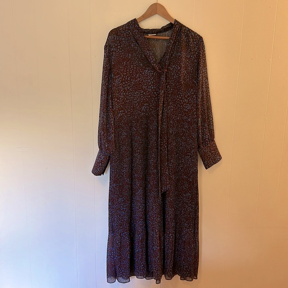Billowy Over-sized Dress with Tie Detail - Fits like XL - Picture 6 of 6